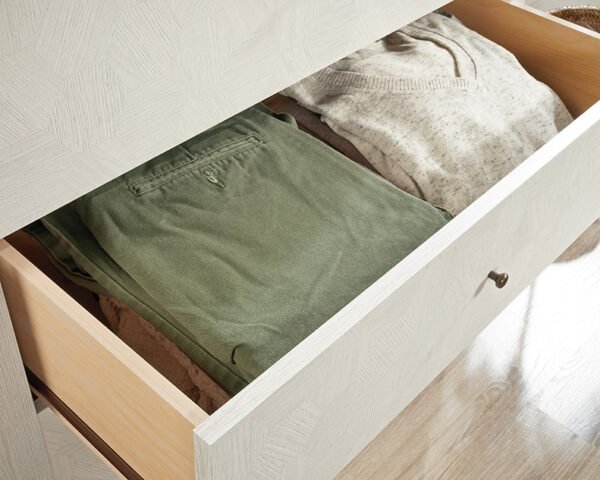 4-Drawer Chest/Dresser in Glacier Oak - Image 5